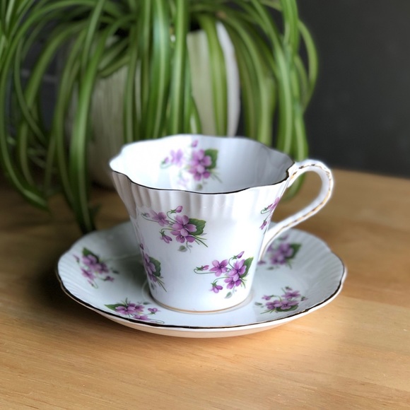Salisbury Purple Violet Fine Bone China Scalloped Edge Teacup & Saucer Set - Picture 1 of 9